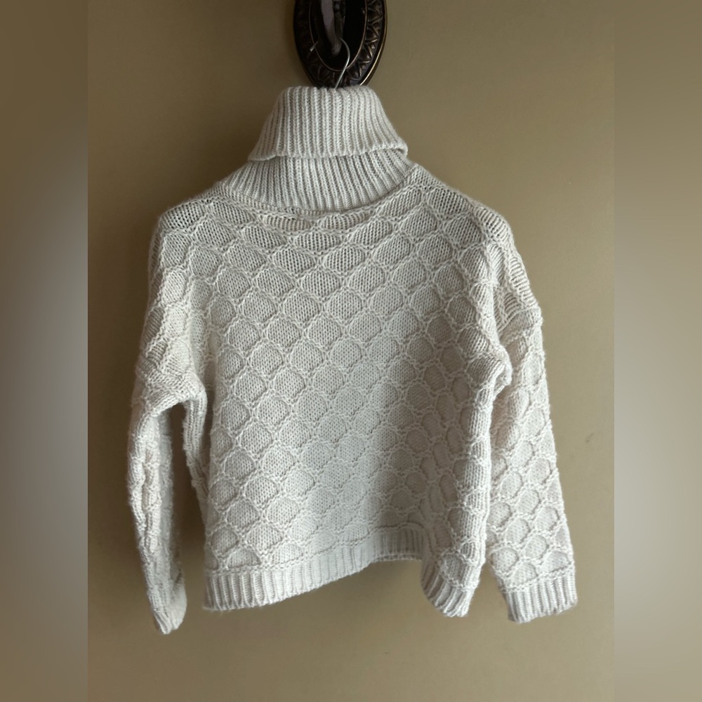 🤘4/$20✌️Pistache sweater - Picture 3 of 15